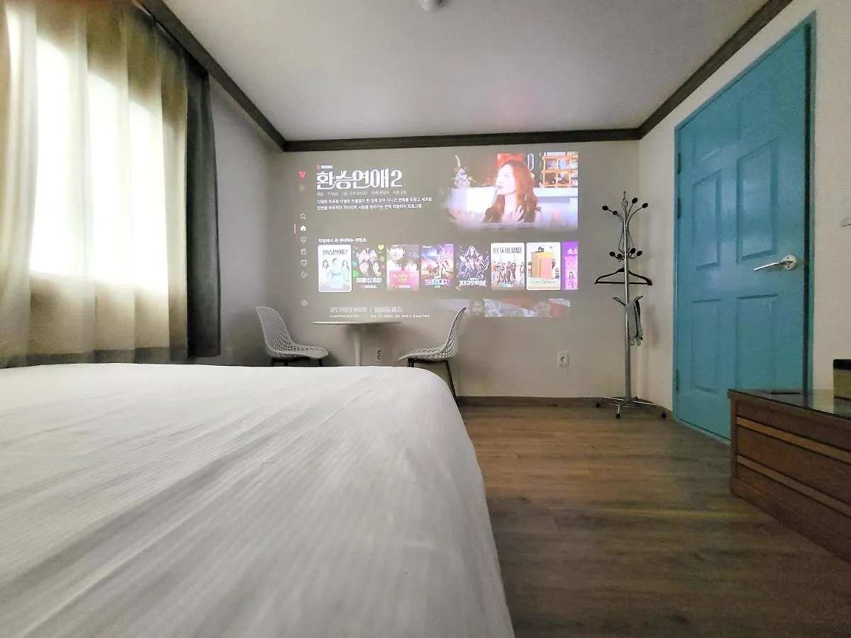 Top Island Hotel جيجو