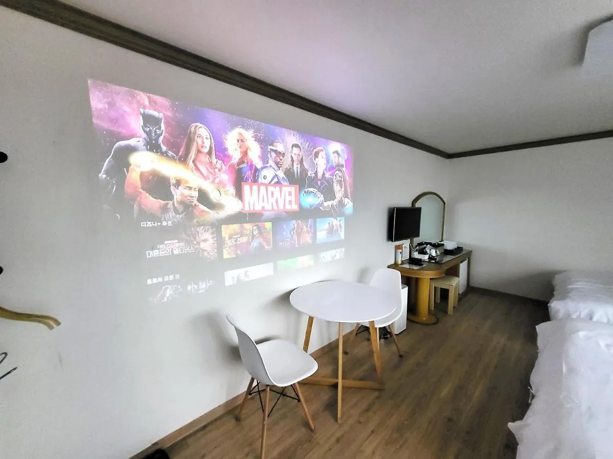 Top Island Hotel جيجو