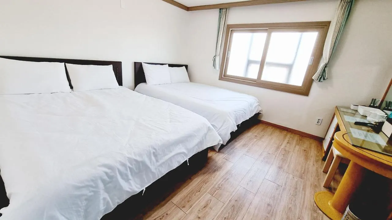Top Island Hotel جيجو